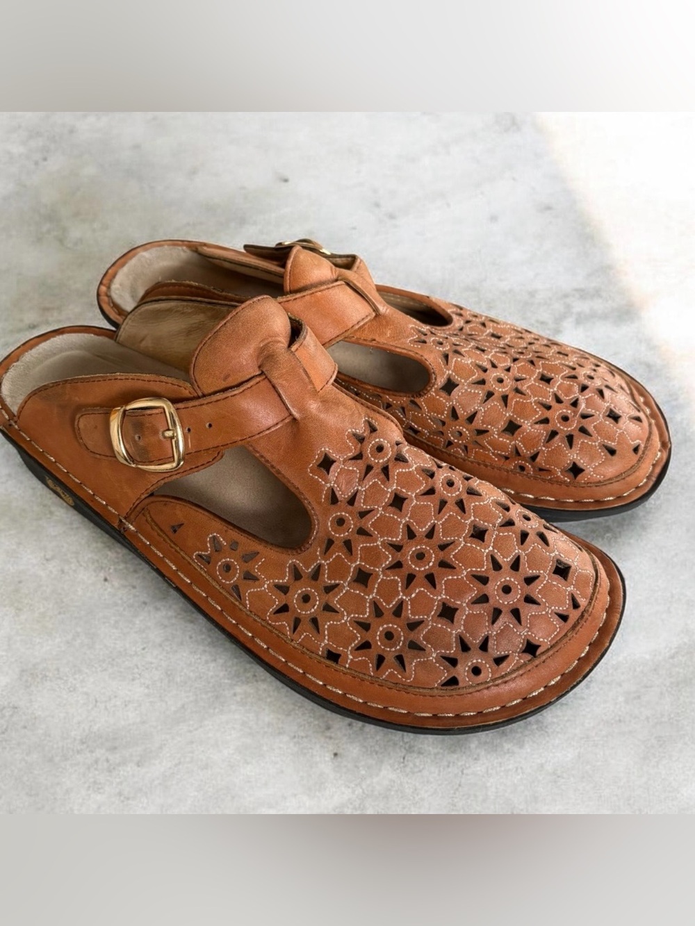 ALEGRIA Women’s Camel Leather Cutout Comfort Clogs Size 40